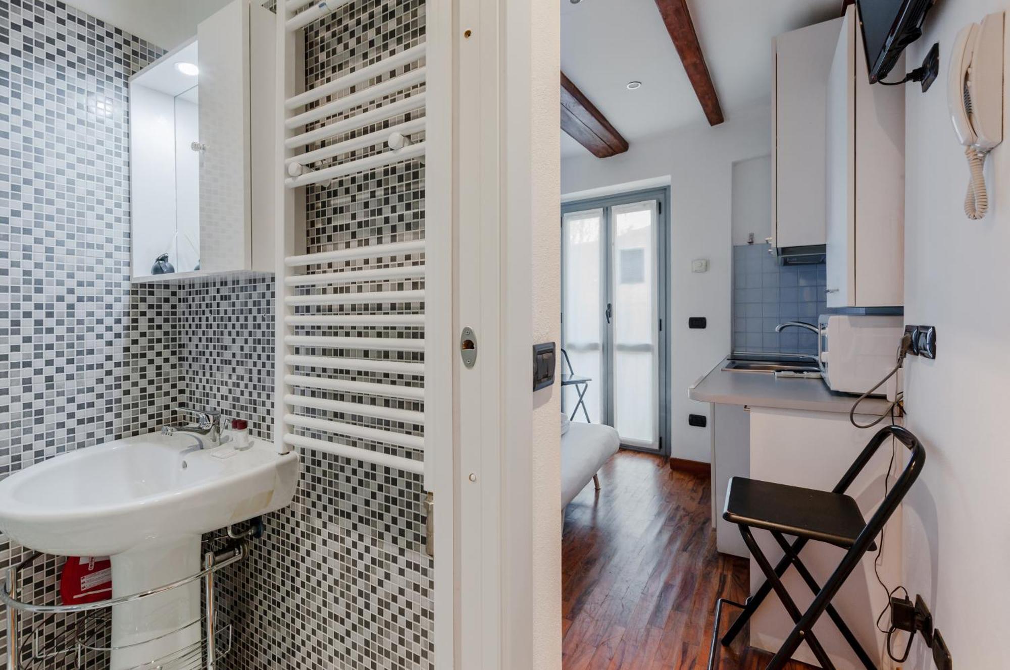 Apartment Sant Ambrogio Lovely Flat