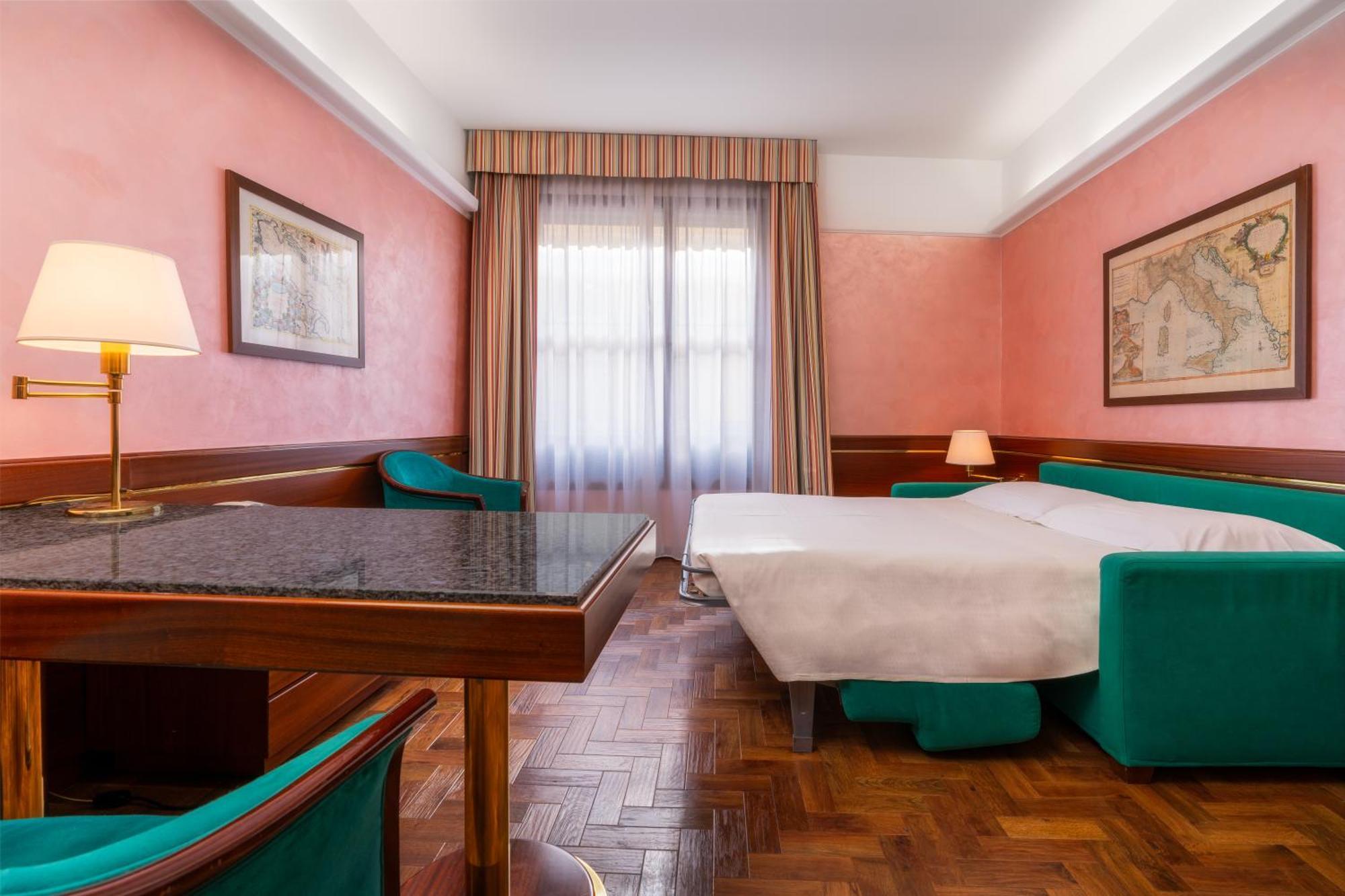 Crivi's Hotel 4*