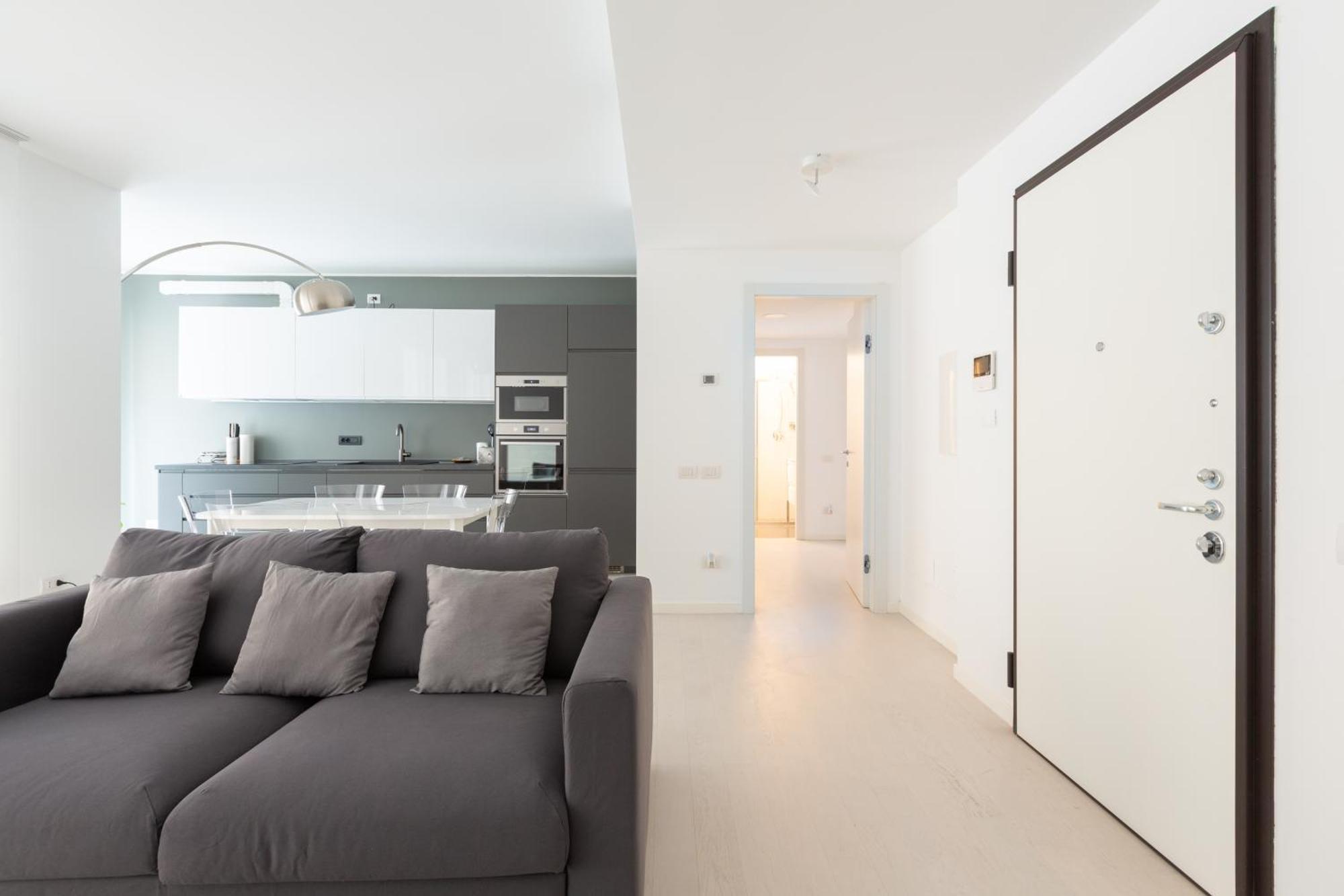 Porta Nuova Bright And Roomy Flat Milano