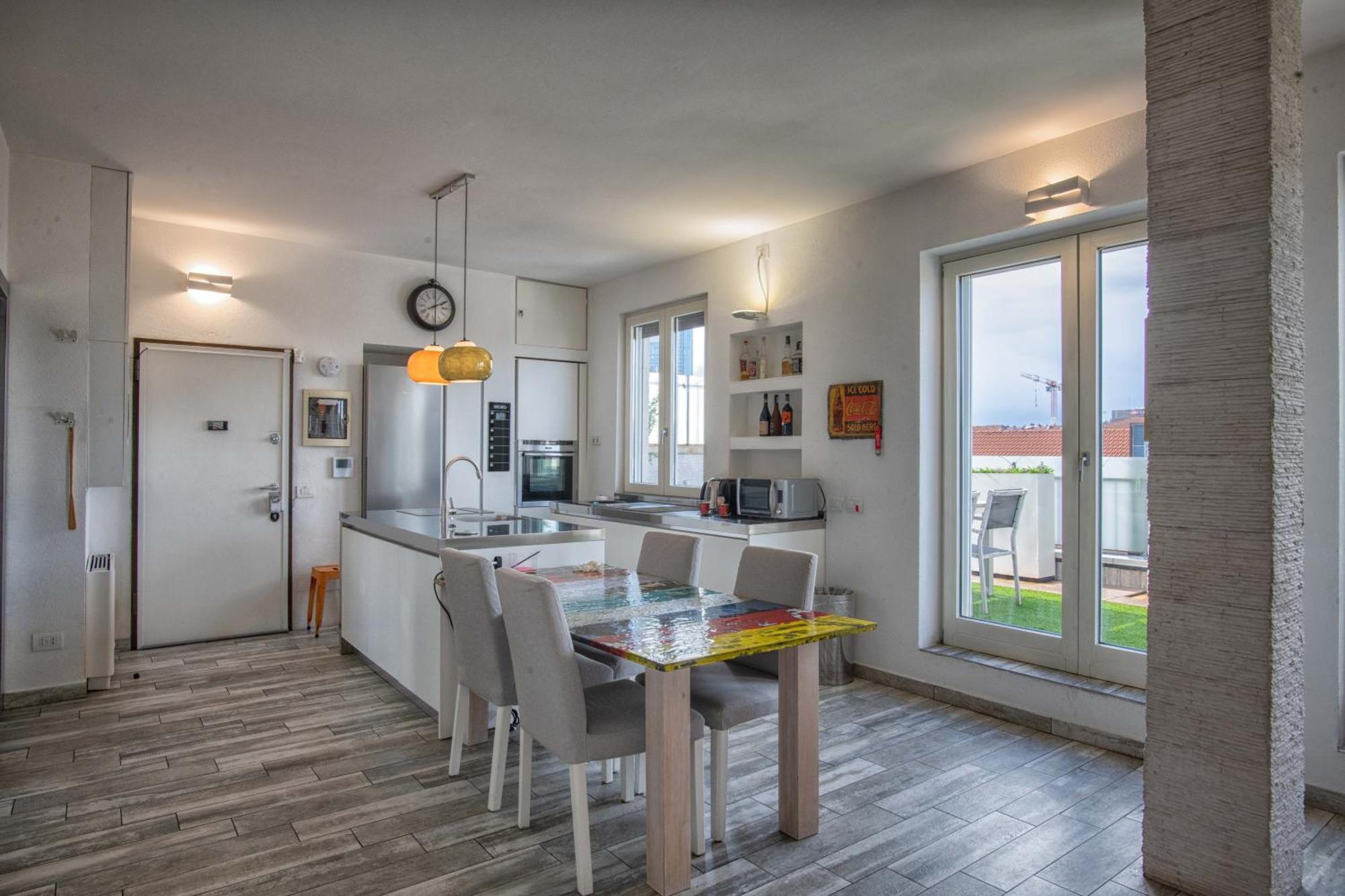 Luxury Flat With Terrace / Stunning Skyline View *