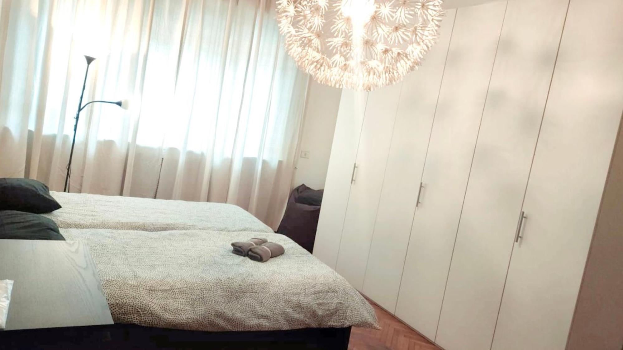 3 Minutes On Foot From Duomo! Big Apartament With 3 Bedrooms And Balcony Appartamento Milano
