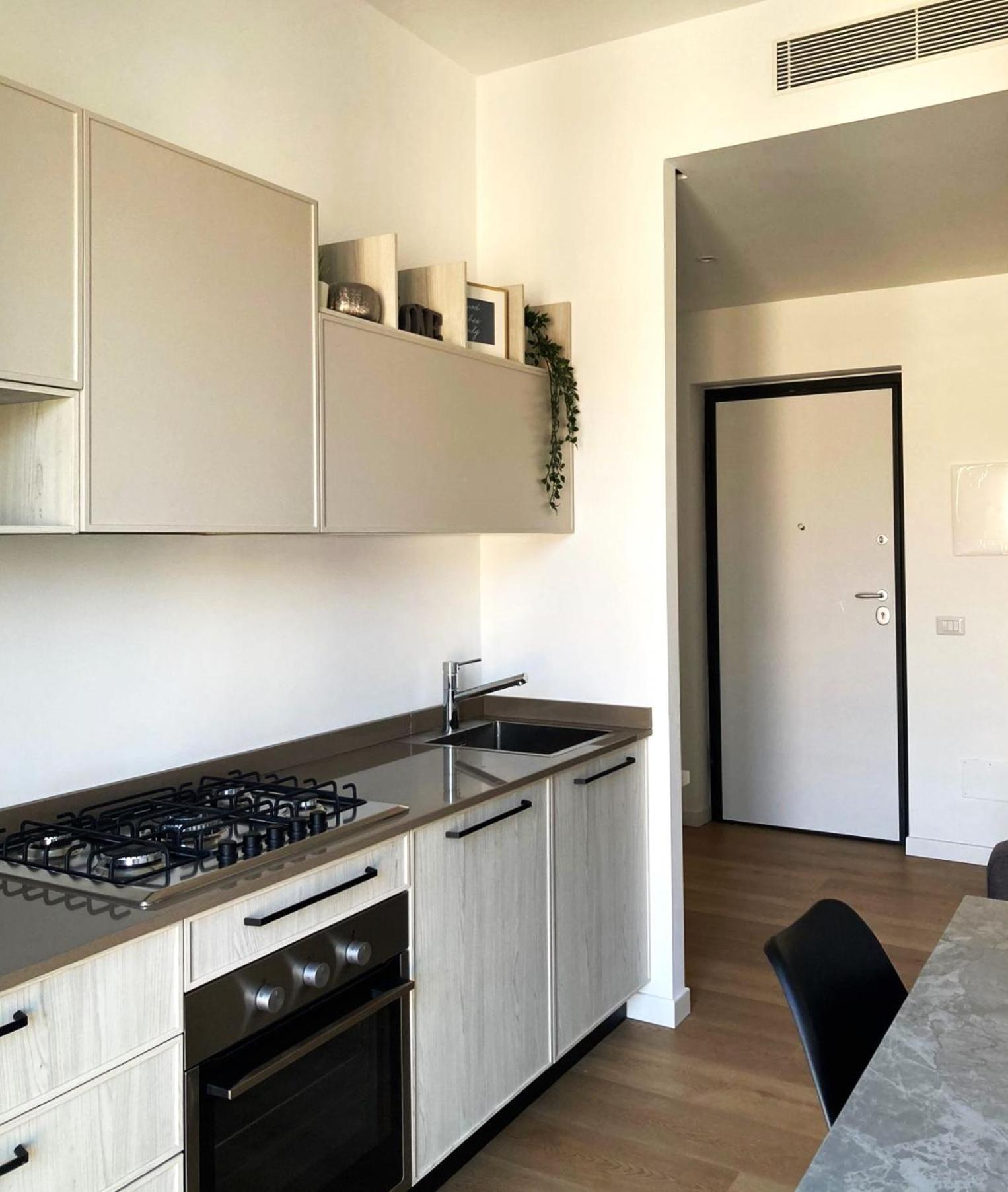 Bilocale Moderno - Lorenteggio 145 Milano