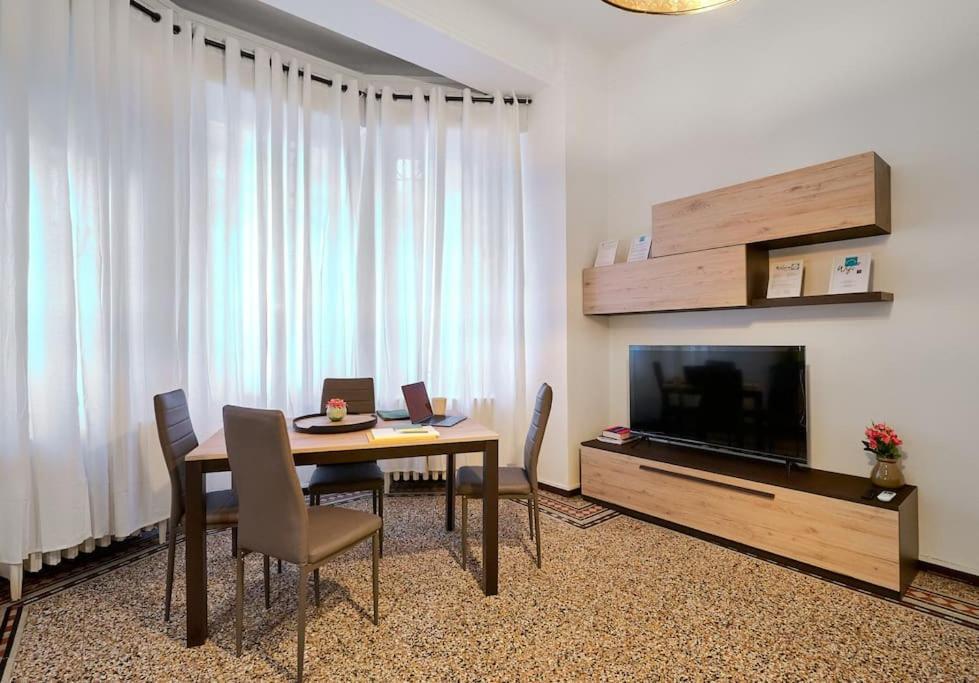 Leilighet Isola Suite-hosted By Sweetstay *