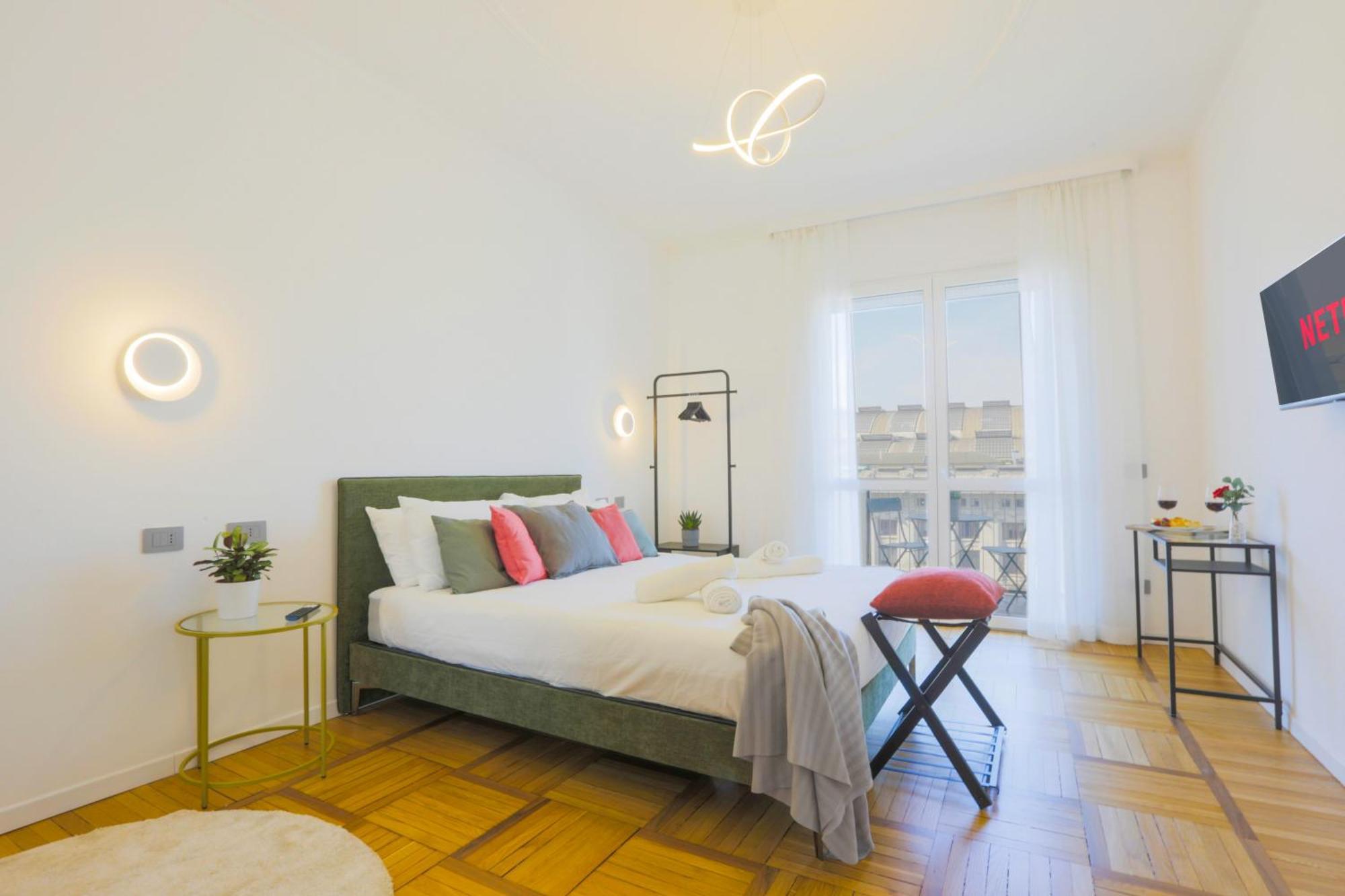 Private Luxury 5 Bedroom - Station Apartment