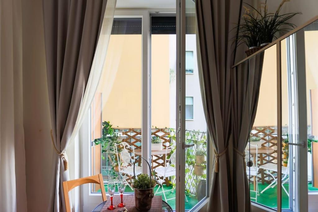 Porta Nuova Moscova: Cozy Near Duomo! Apartment *