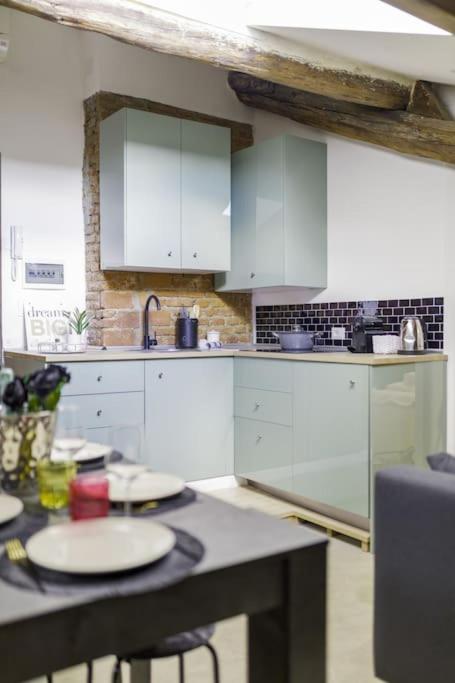 Duomo Penthouse Design - City Center - Ac Leilighet