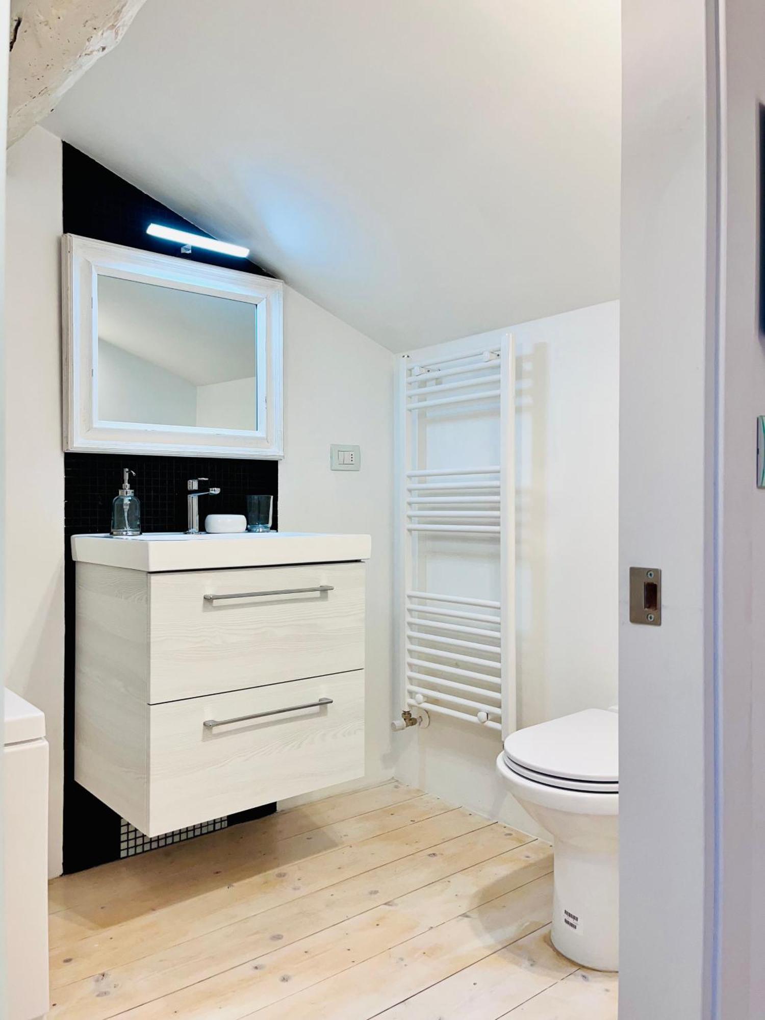 Riverside Loft Navigli - Spacious Two-bedroom Appartement *