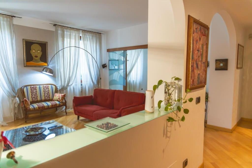 Ampia Oasi A Porta Venezia: Casa In Centro Appartamento