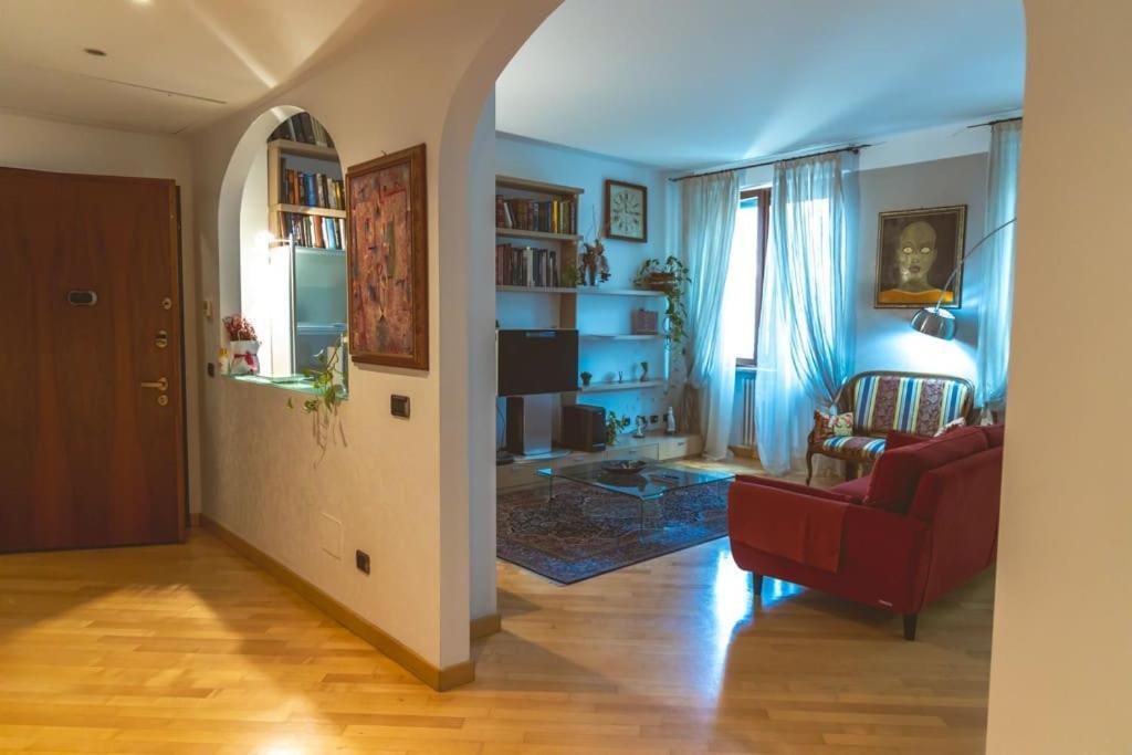 Ampia Oasi A Porta Venezia: Casa In Centro Appartamento
