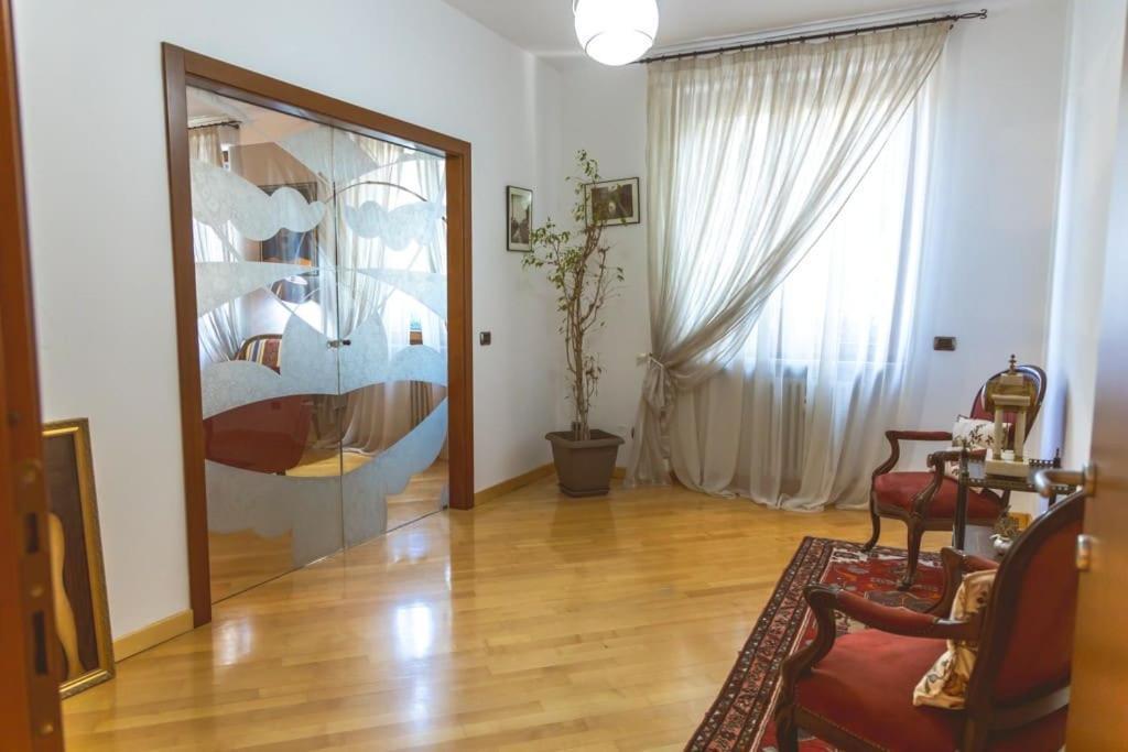 Ampia Oasi A Porta Venezia: Casa In Centro Appartamento Milano