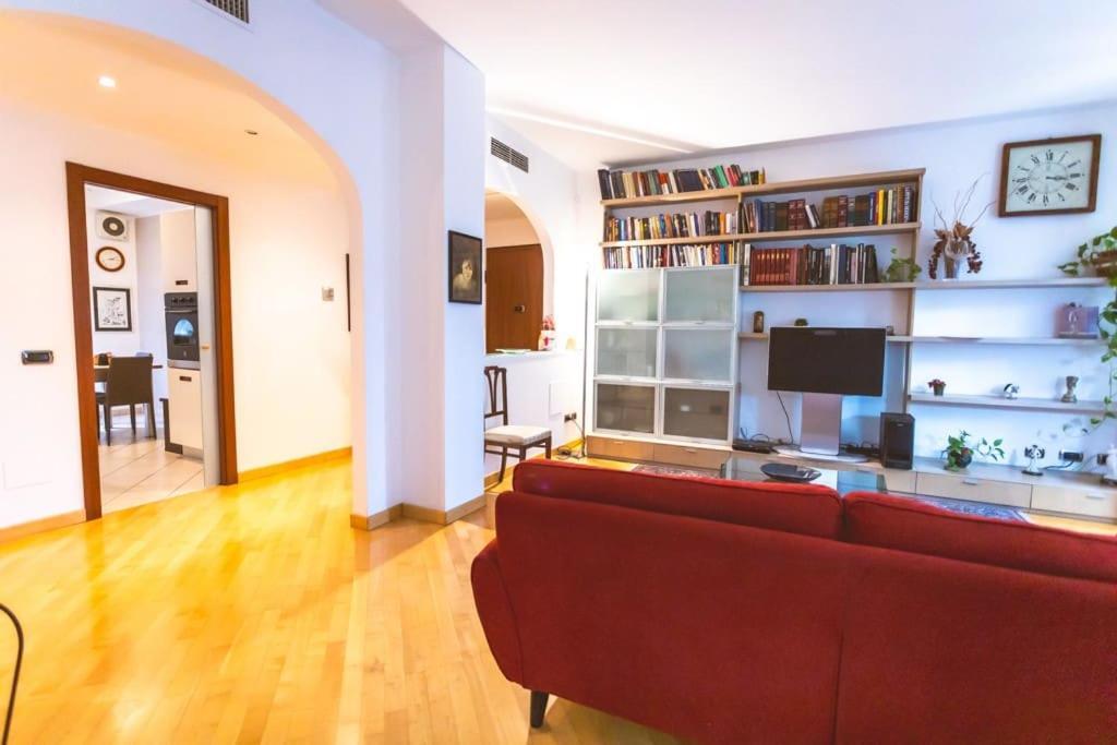 Ampia Oasi A Porta Venezia: Casa In Centro Appartamento