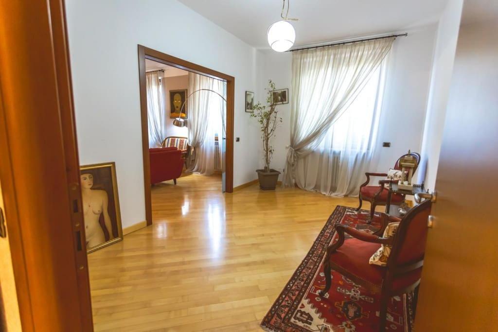 Ampia Oasi A Porta Venezia: Casa In Centro Appartamento Milano