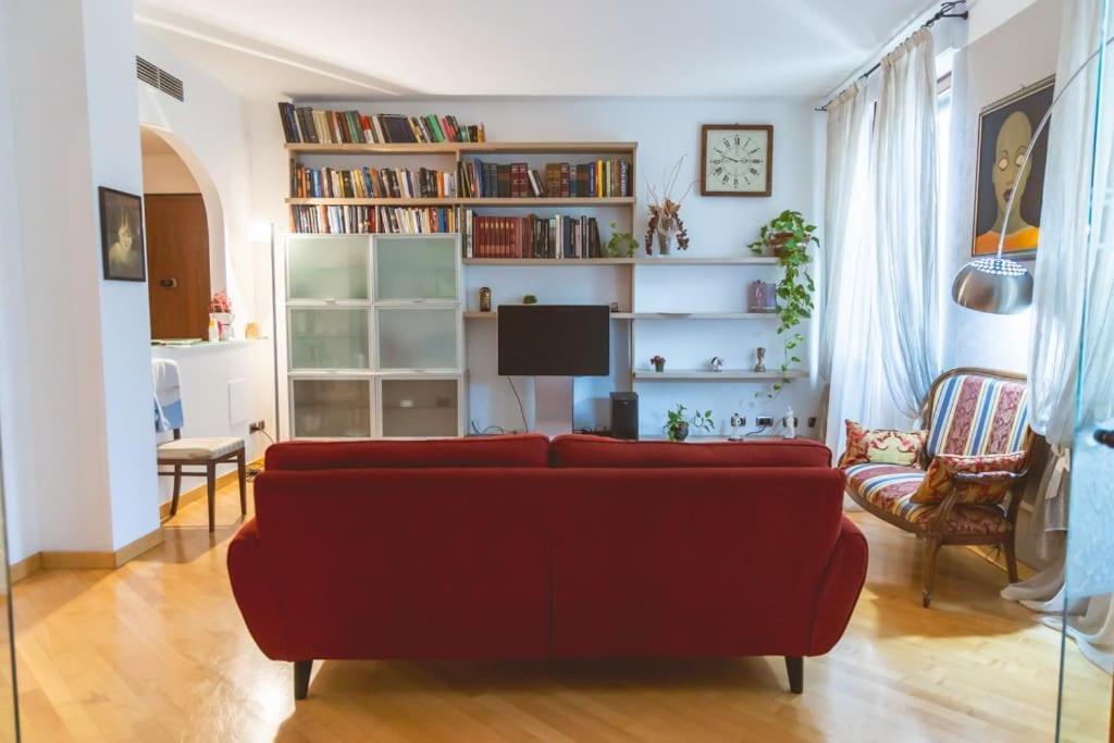 Ampia Oasi A Porta Venezia: Casa In Centro Appartamento