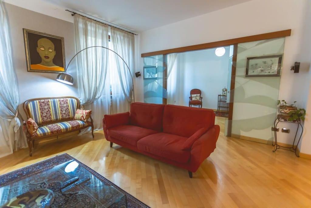 Appartamento Ampia Oasi A Porta Venezia: Casa In Centro