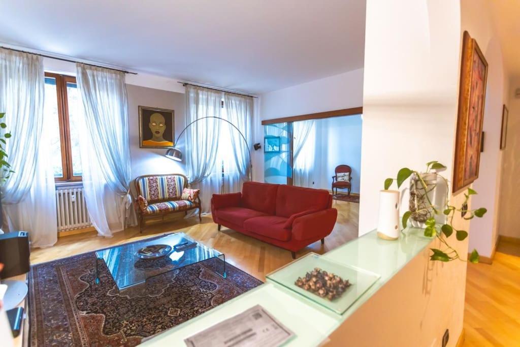 Ampia Oasi A Porta Venezia: Casa In Centro Appartamento