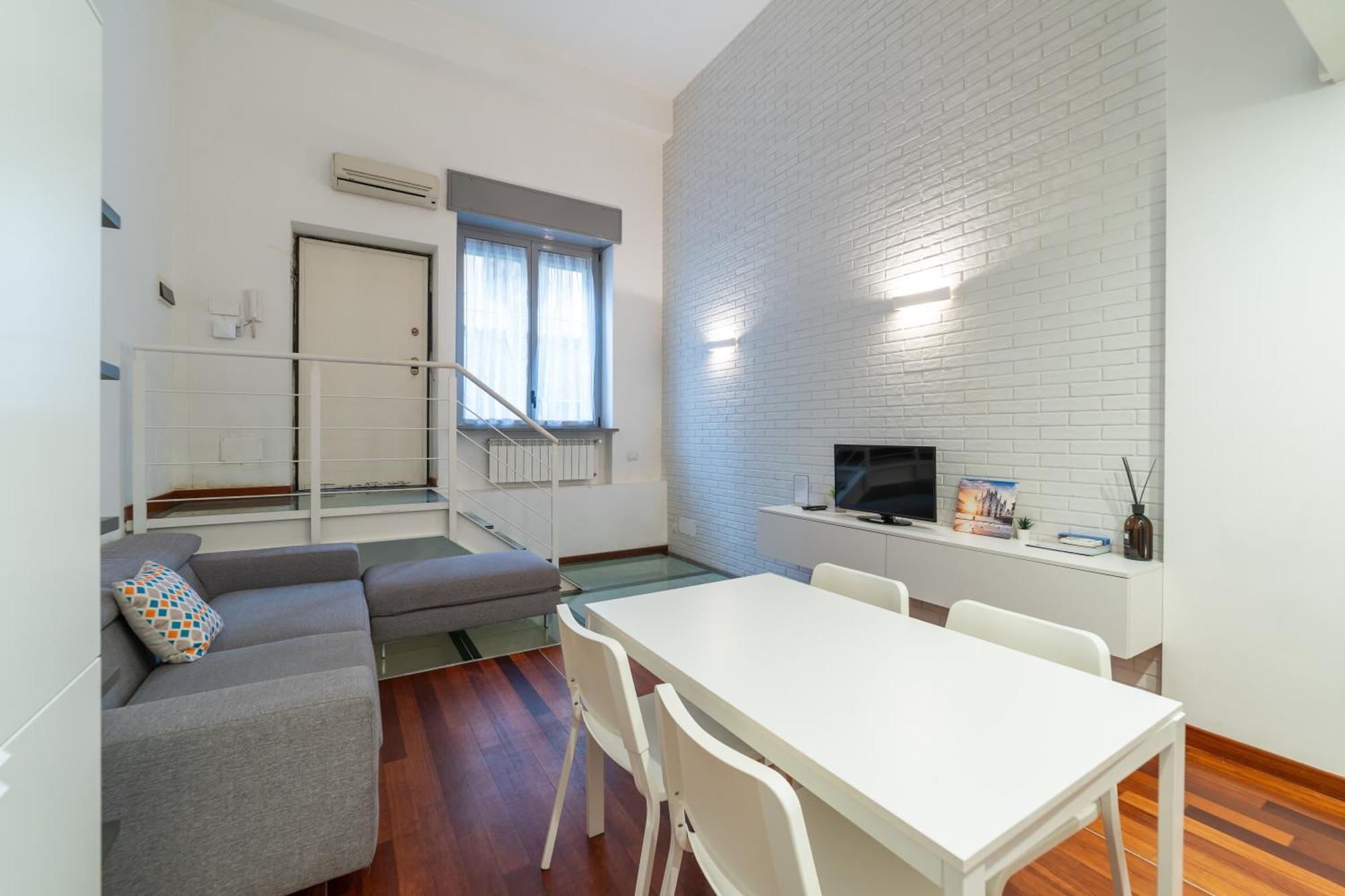 Apartment Luxury & Cozy 90 Sqm Flat Facing “bosco Verticale”