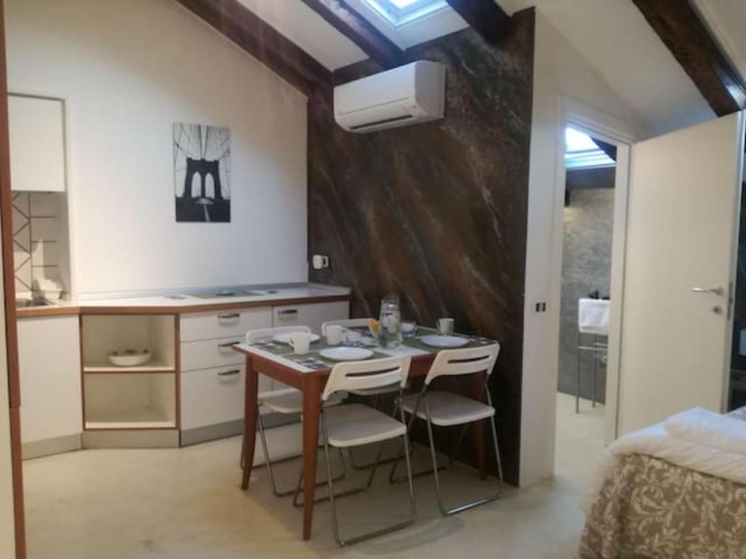 Bilocale Mansardato Zona Corso Buenos Aires Mm1-mm2 Lippi 2 Apartment