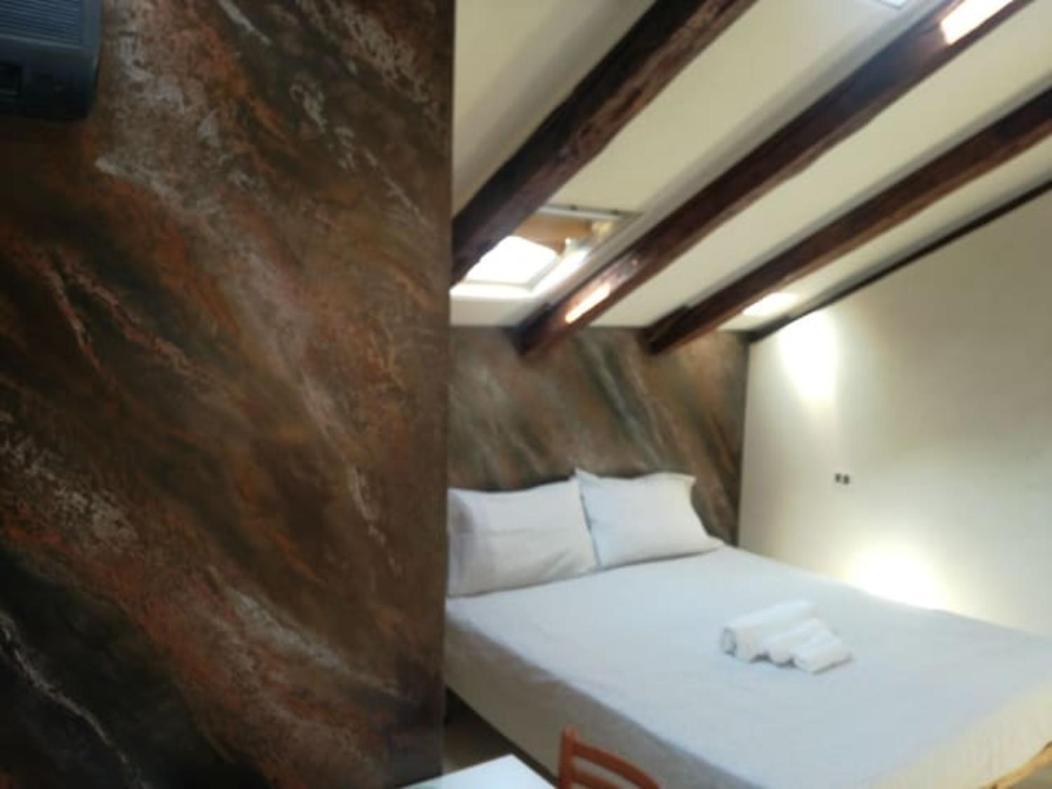 Bilocale Mansardato Zona Corso Buenos Aires Mm1-mm2 Lippi 2 *