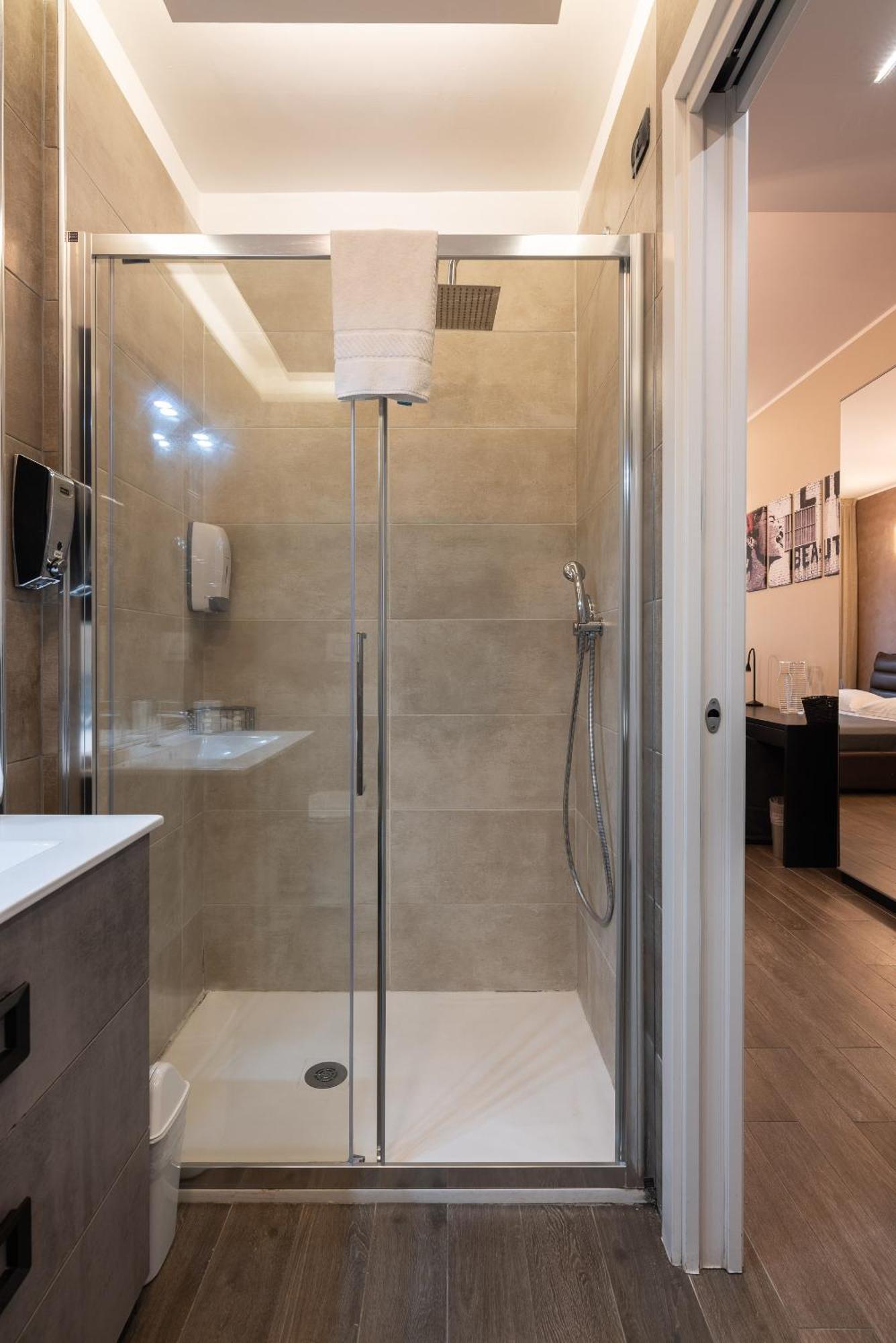 Double L Luxury * Milano