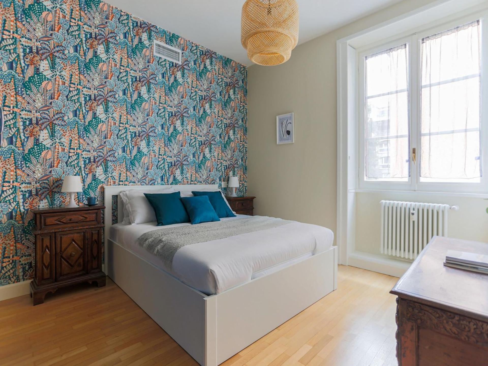 The Rent - Charming In Pagano Milaan
