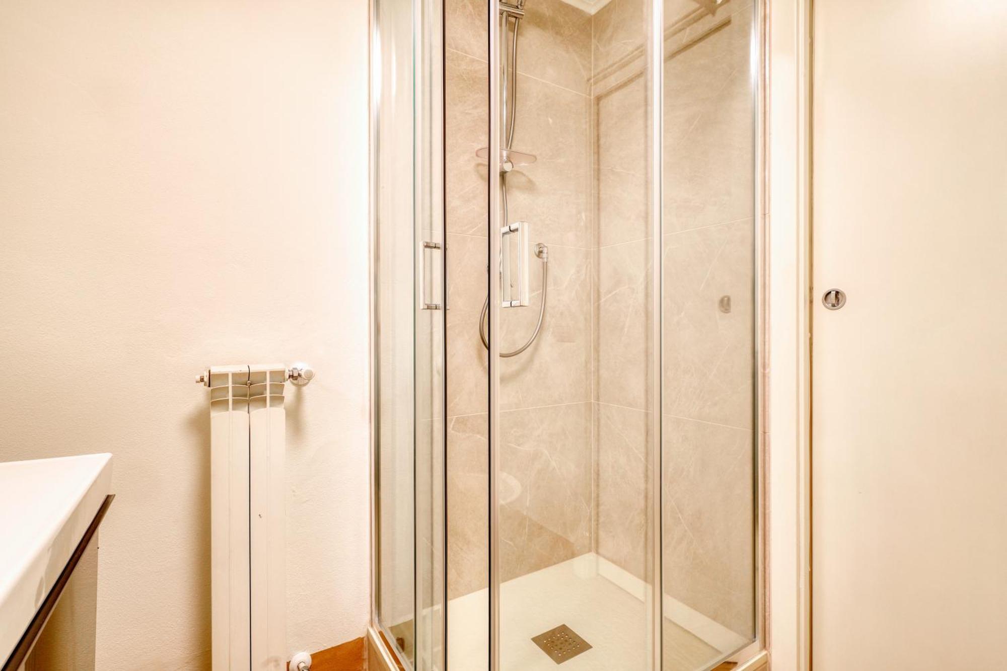 Fara 33 Cozy Flat In District Appartement Milaan
