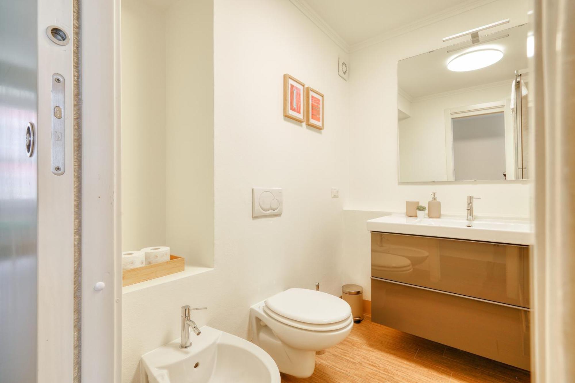 Fara 33 Cozy Flat In District Milaan