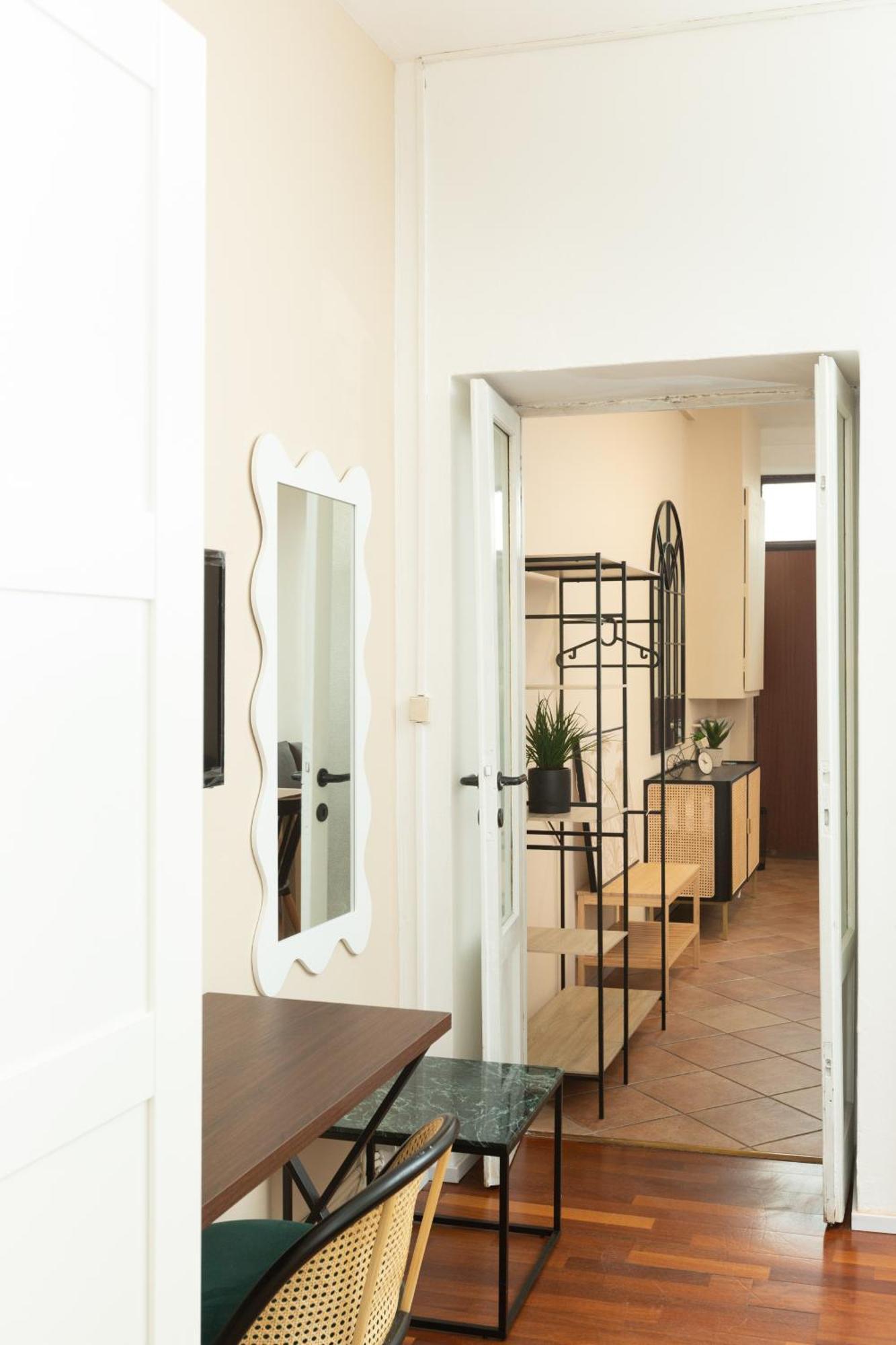 Flower Exclusive - M3 - Isola District