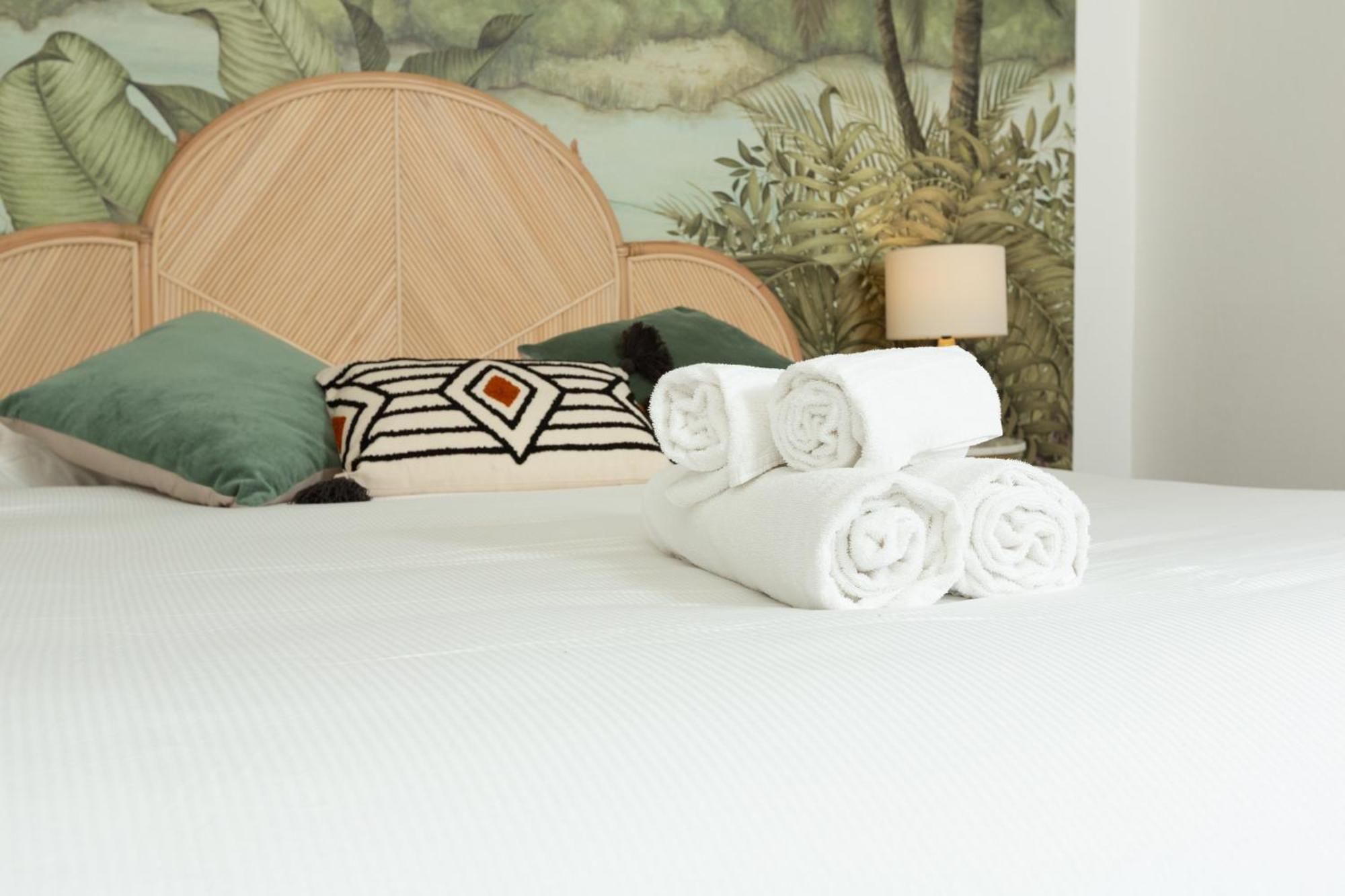 Flower Exclusive - M3 - Isola District *