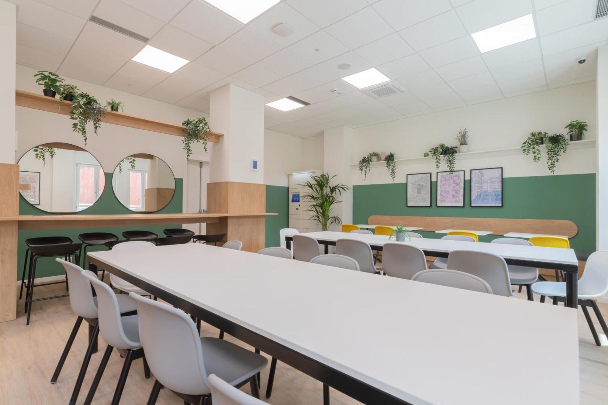 Well-located Campus Near Park Leilighet