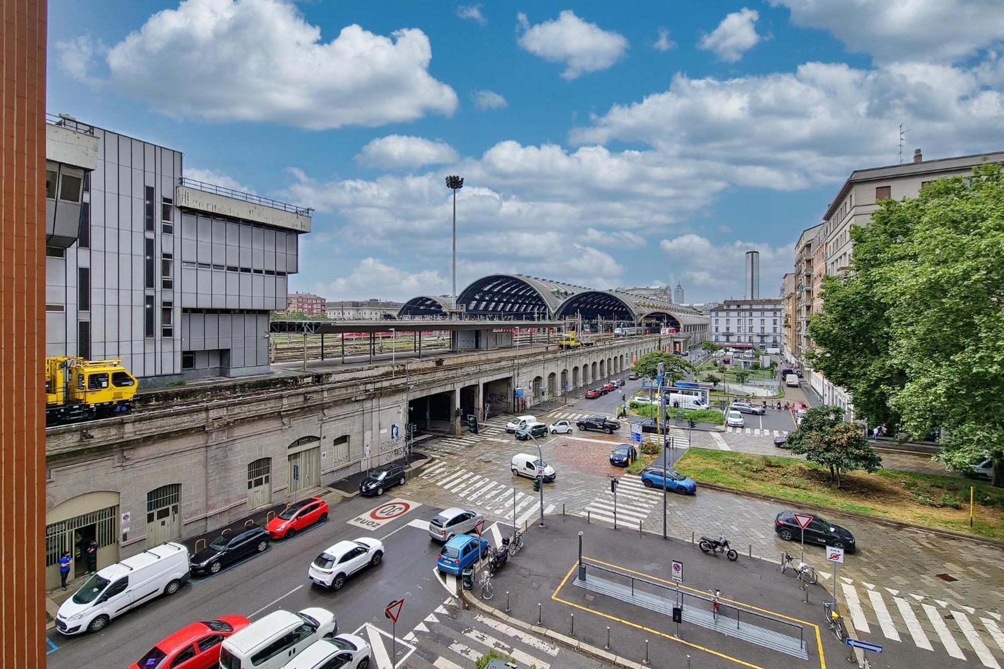 Stazione Ampio E Moderno Bilocale * Milano