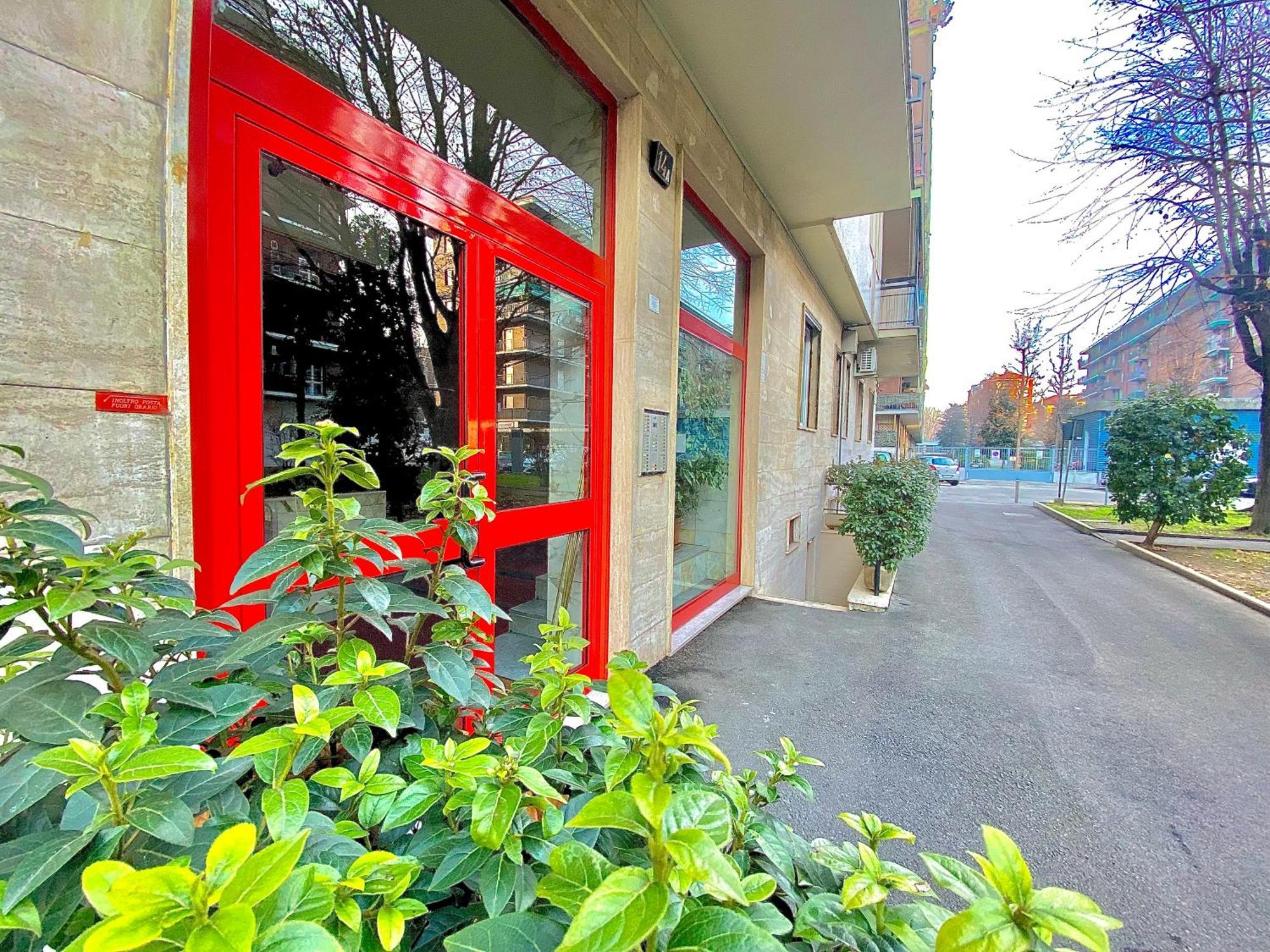 Leilighet Navigli Style, Tra Metropolitana Famagosta, Comfort E Modernita *
