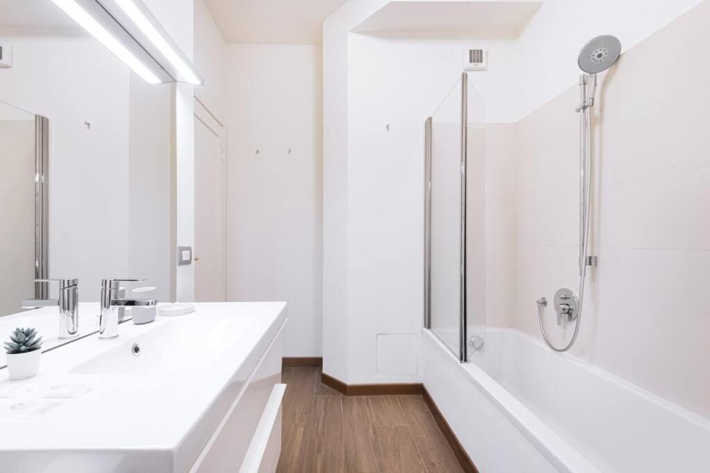 Easylife - Elegance A Few Steps From Citylife Next To M2 Pagano Leilighet