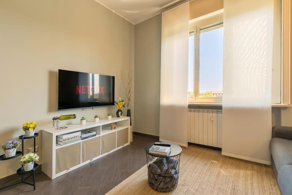 Exclusive & Strategic 2-bedroom Apartment, 50m From M4 Lejlighed