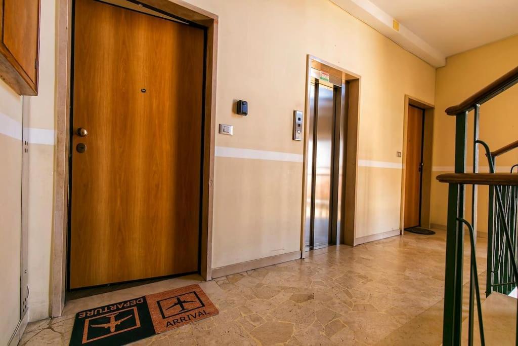 Lejlighed Exclusive & Strategic 2-bedroom Apartment, 50m From M4 Milano