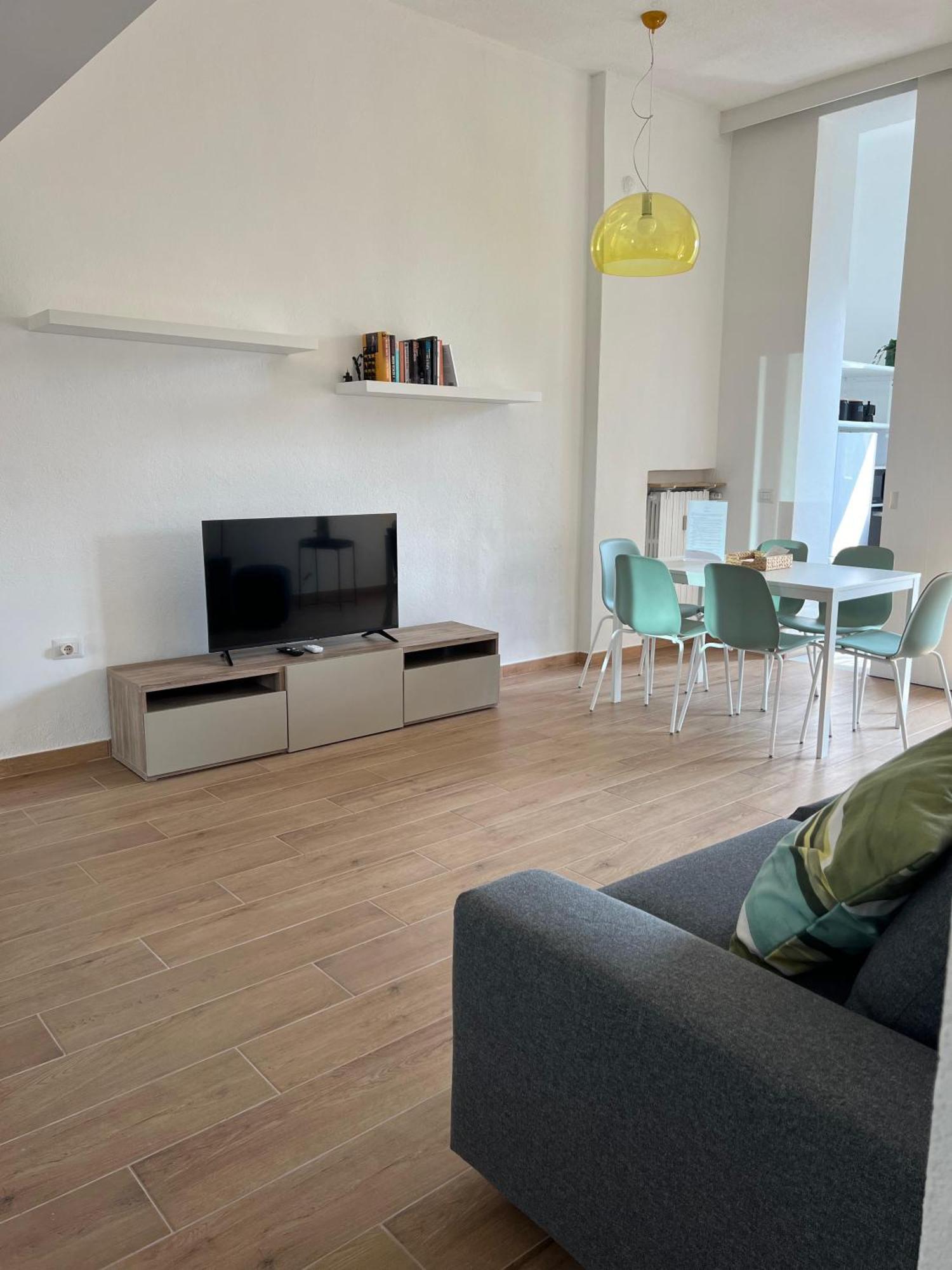 Leilighet New With Balcony, Isola Bosco Verticale Milano