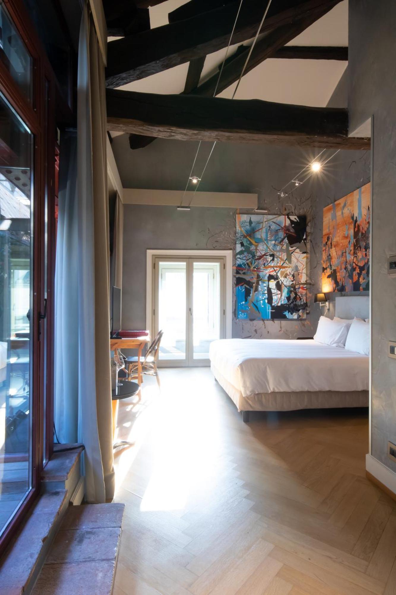 Hotel Galleria Vik - Townhouse Galleria - Small Luxury Of The World