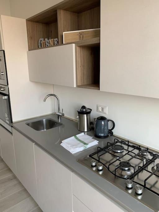 Trilocale Con Vista E Due Bagni Vicino Citylife Appartamento