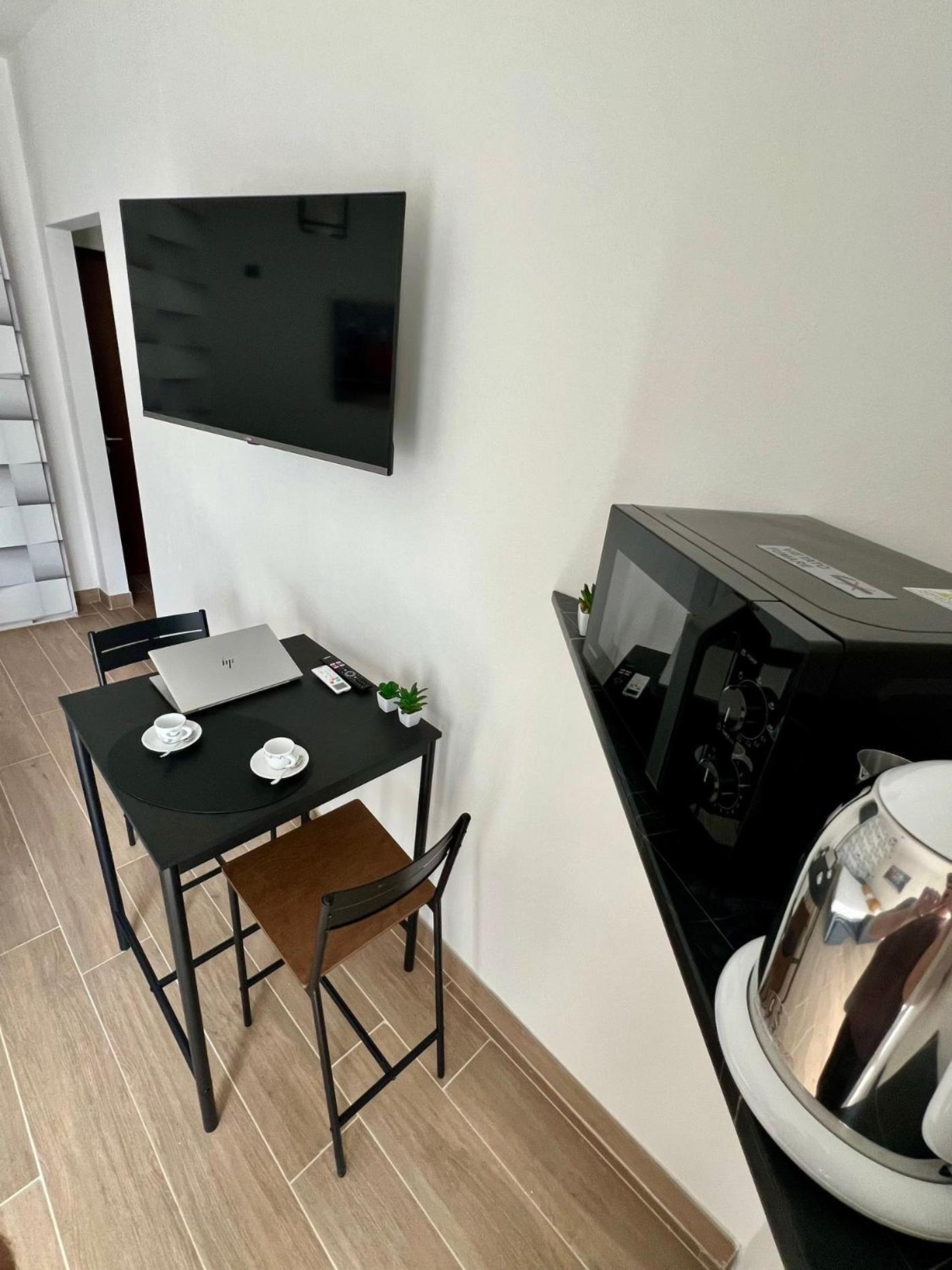 Moderno Ed Elegante Loft Con Balcone Milano
