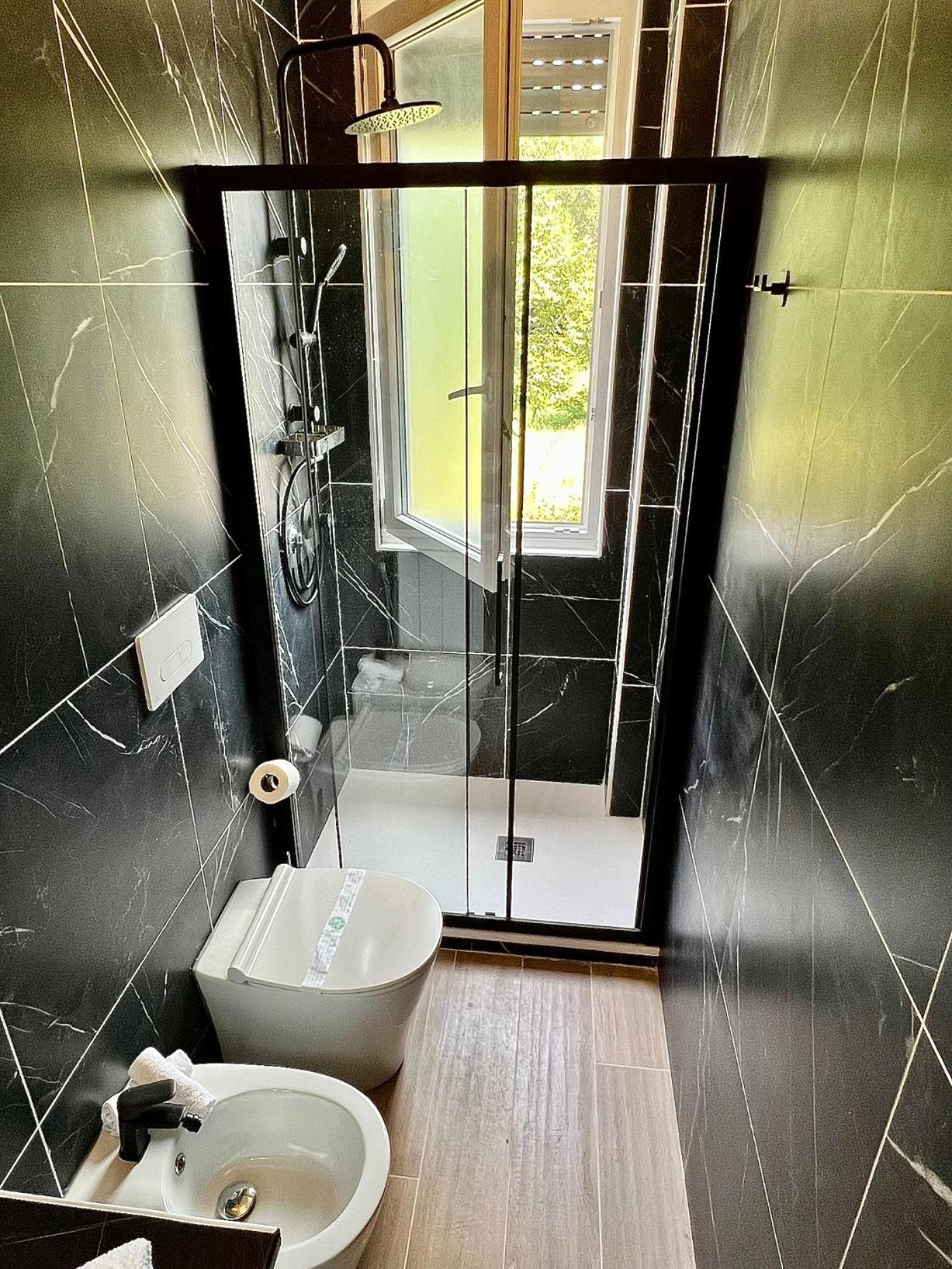 Moderno Ed Elegante Loft Con Balcone Milano