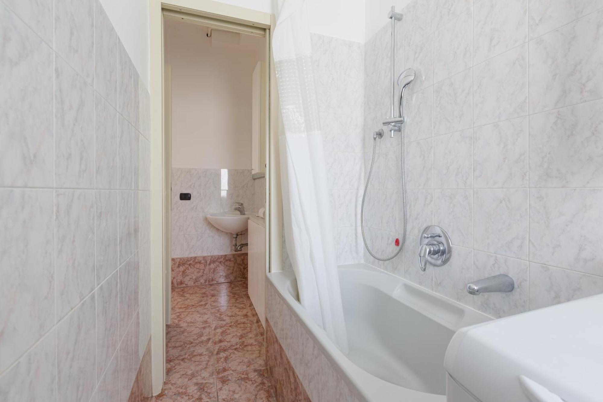 Porta Romana Cozy With Balcony Apartment