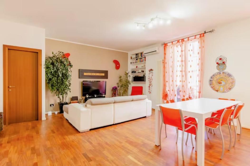 Splendido E Silenzioso Bilocale Vicino San Babila-m4 Dateo Apartment *