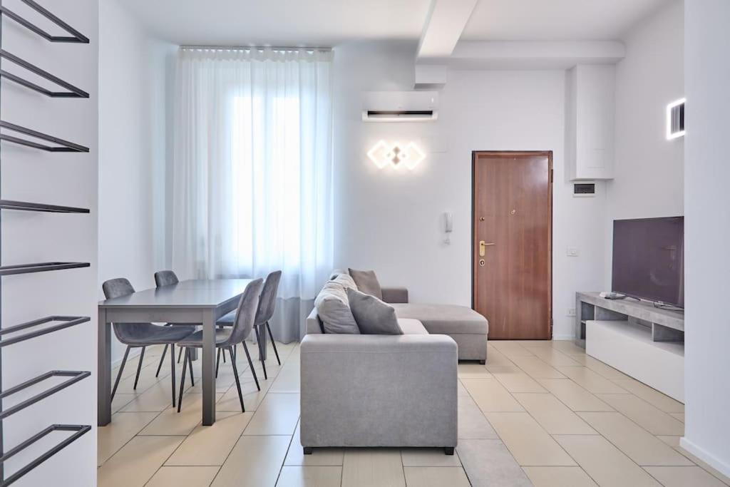 Lenny's Apartment *
