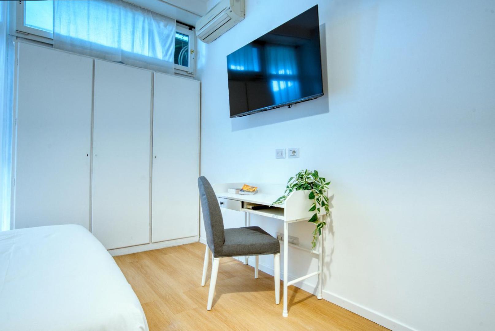 Italianflat - Elegant With Balcony In Navigli Milano