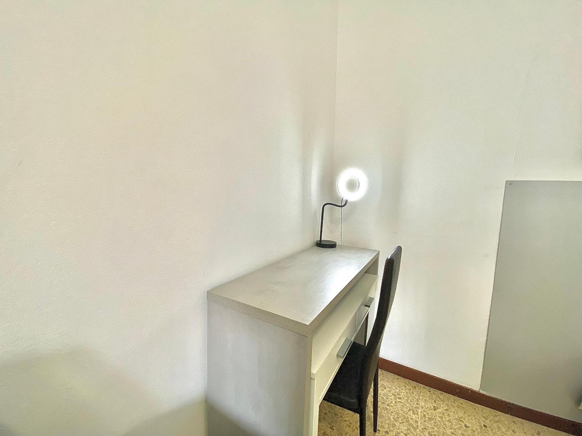 Appartamento Famagosta Home, Navigli Style, Accanto A Metropolitana M2 Verde, Confortevole E Spazioso Per Gruppi O Famiglie