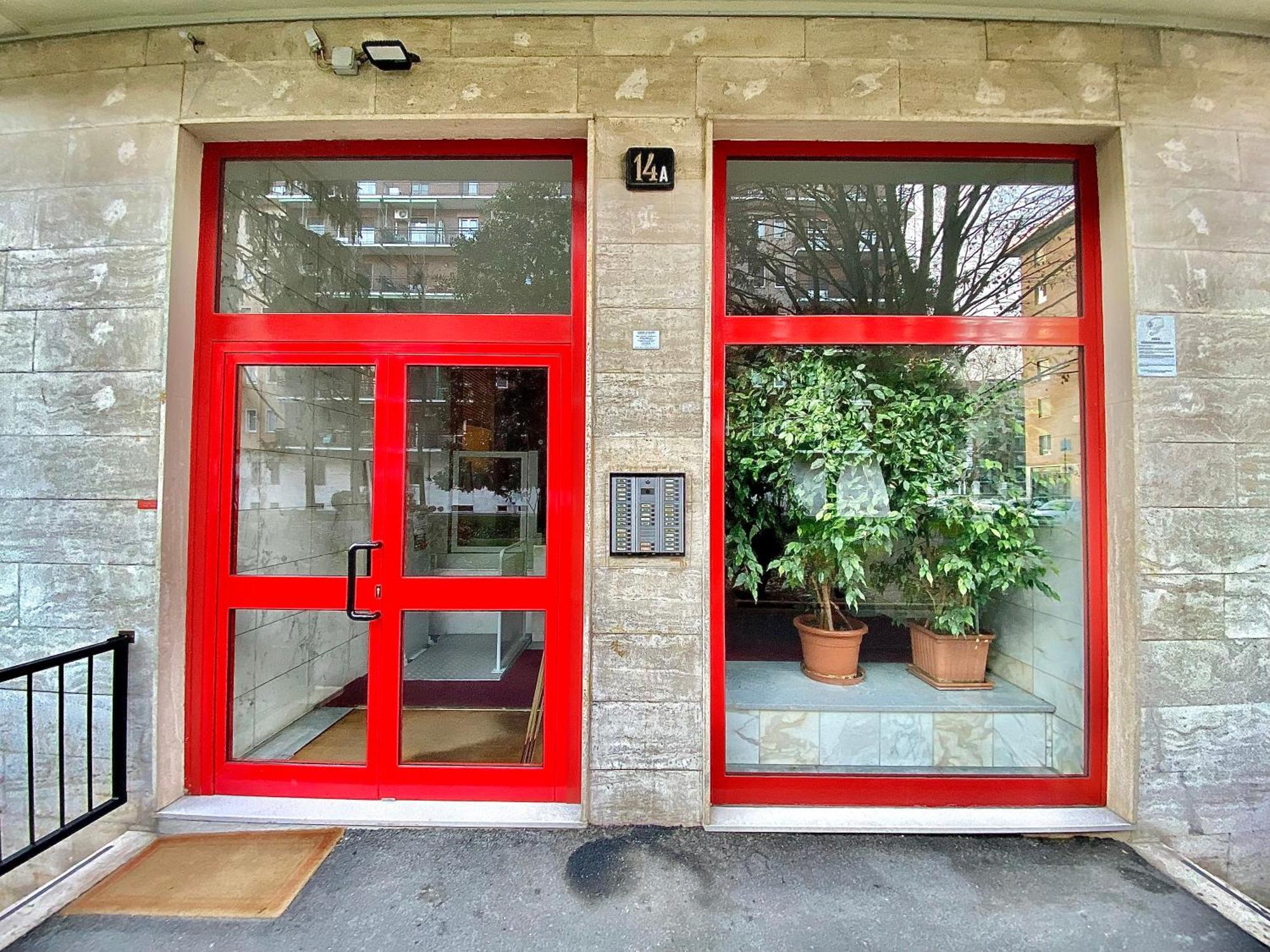 Appartamento Famagosta Home, Navigli Style, Accanto A Metropolitana M2 Verde, Confortevole E Spazioso Per Gruppi O Famiglie Milano