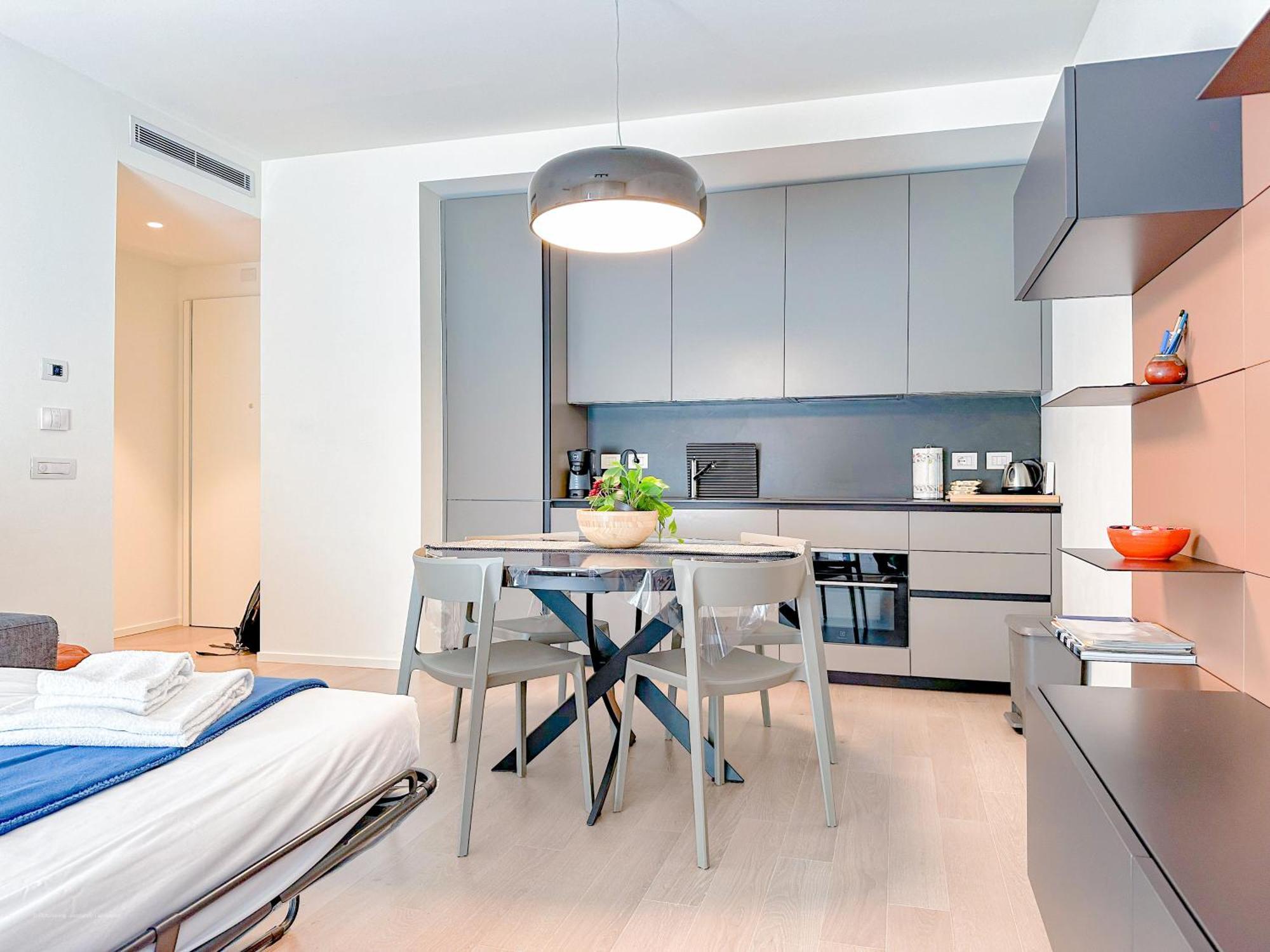Menotti 11 - 15 Min Dal Duomo Apartment