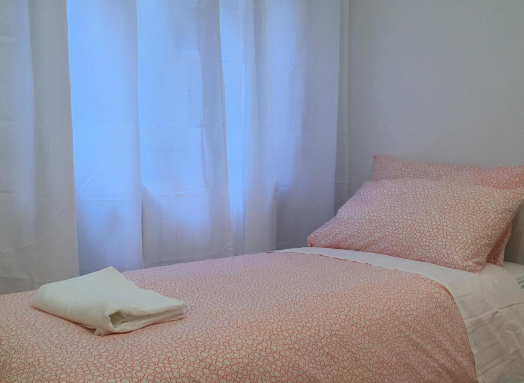 Modern With Balcony And Free Parking Close To The Metro Milano