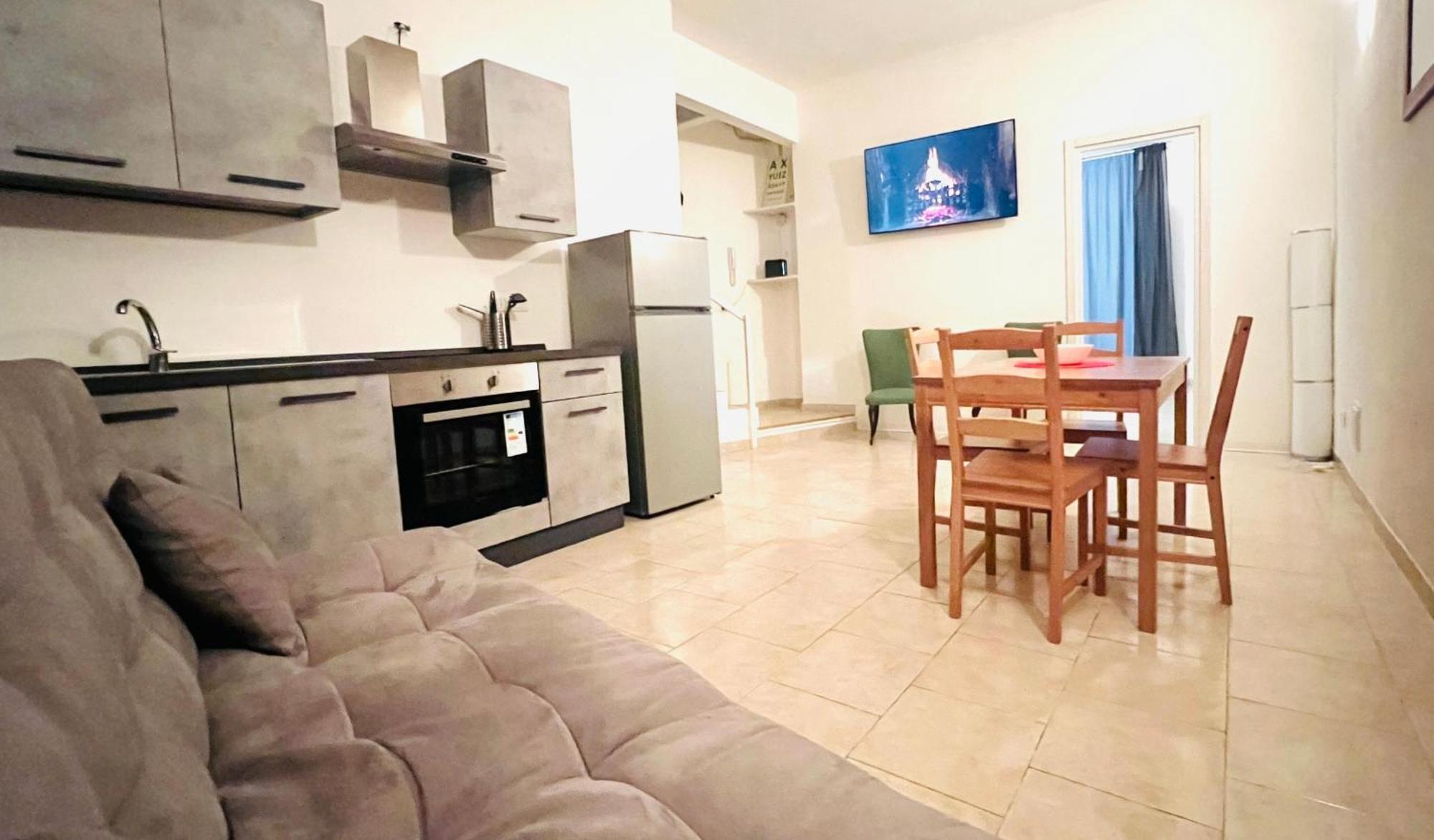 Flats With Parking In City Close To The Red Metro Appartamento Milano
