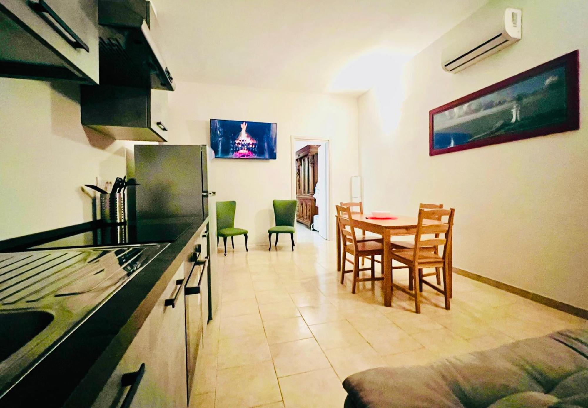 Appartamento Flats With Parking In City Close To The Red Metro