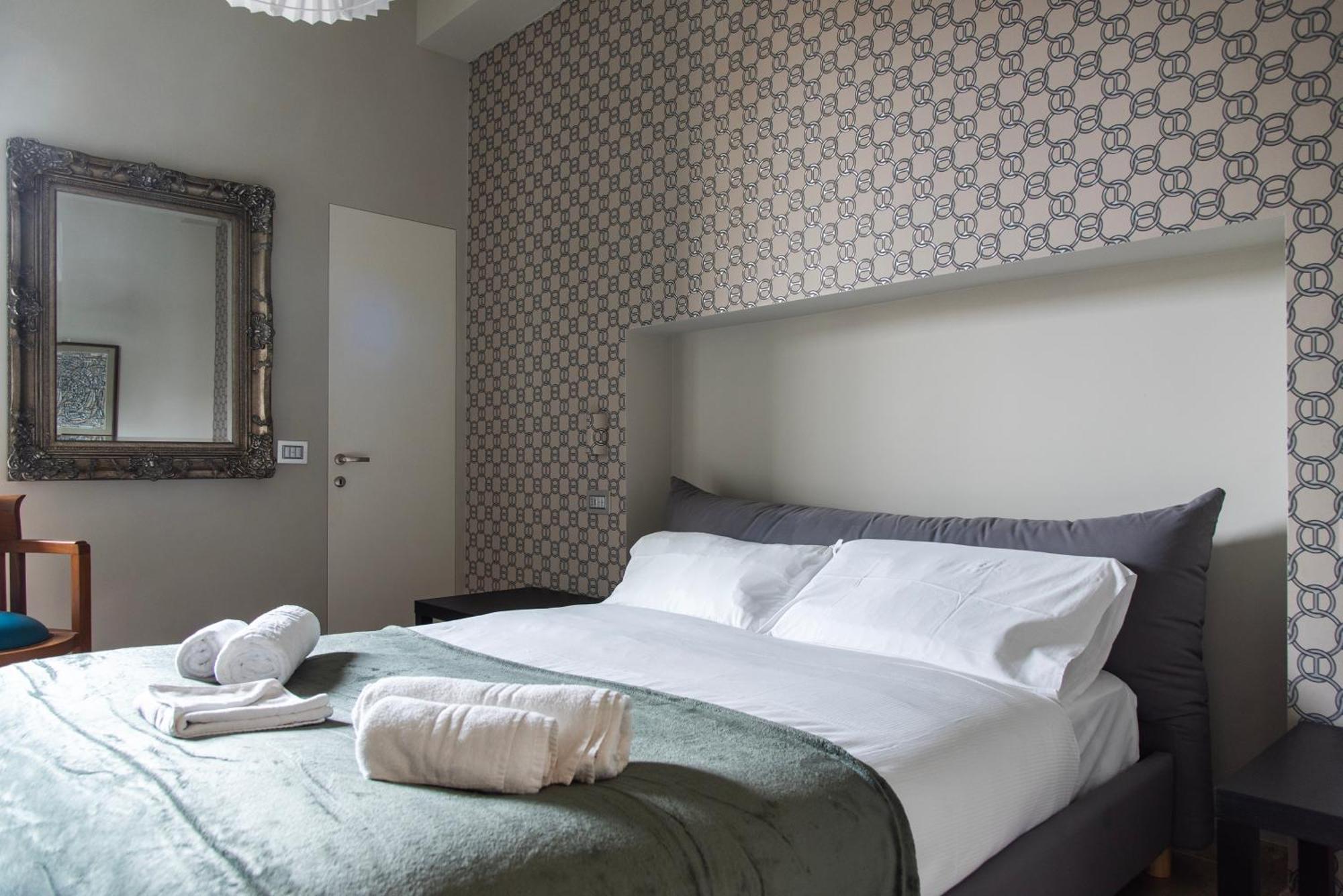 Youhosty - Chinatown Bright And Luxury Milan